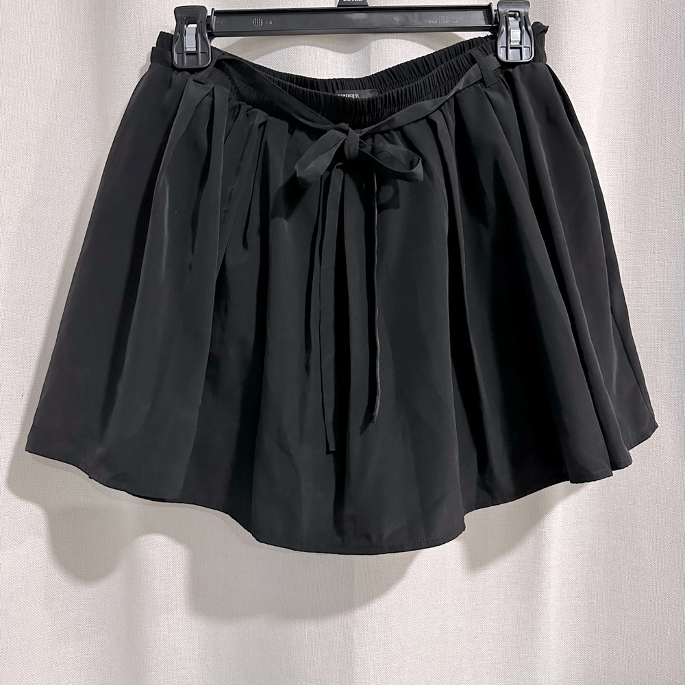 Forever 21 Skirt with shorts underneath in Black